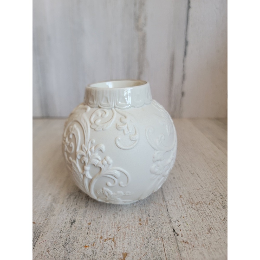 Lenox ornamental tea light candle holder white Xmas swirl porcelain figurine